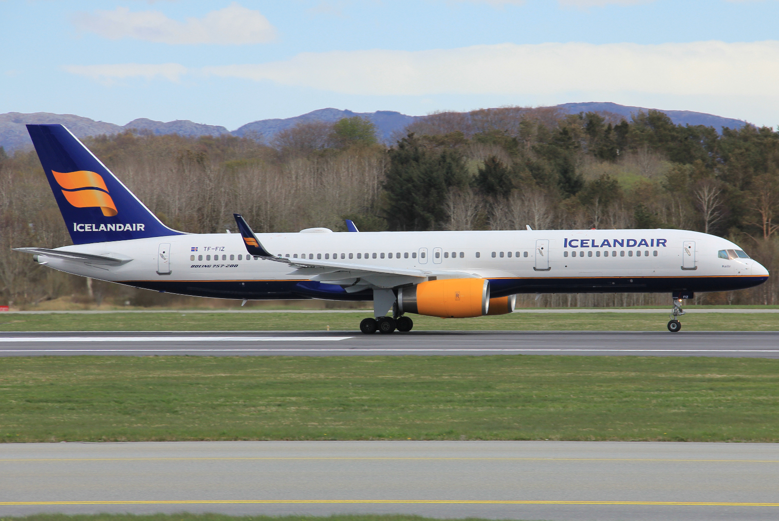 TF-FIZ (30052) 2000 Boeing 757-256(WL)