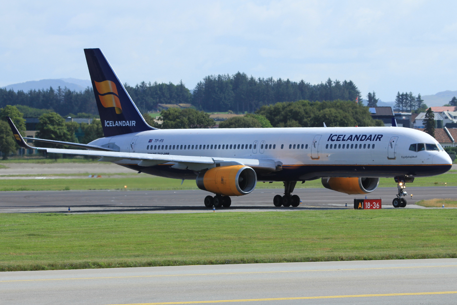 TF-FII (24760) 1990 Boeing 757-208(WL)