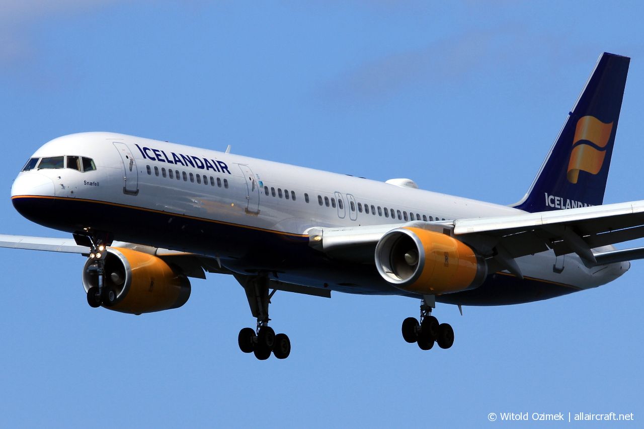 TF-FIP (30423) 2000 Boeing 757-208(WL)