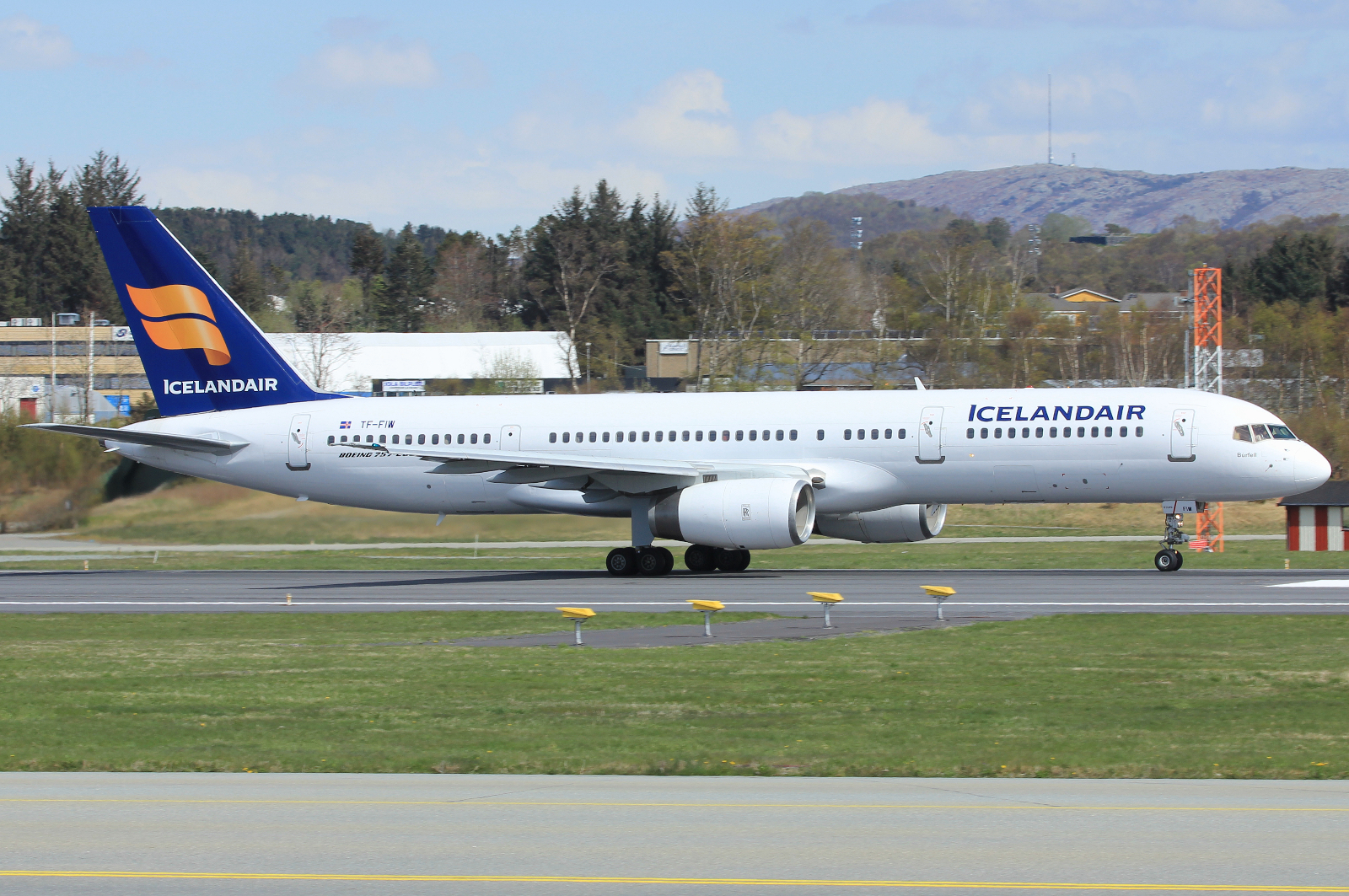 TF-FIW (24838) 1990 Boeing 757-27B