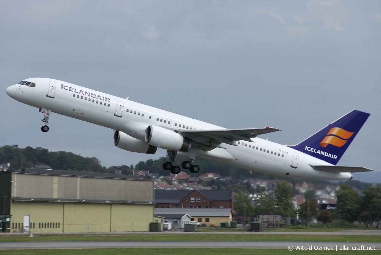 TF-LLX (29311) 2000 Boeing 757-256