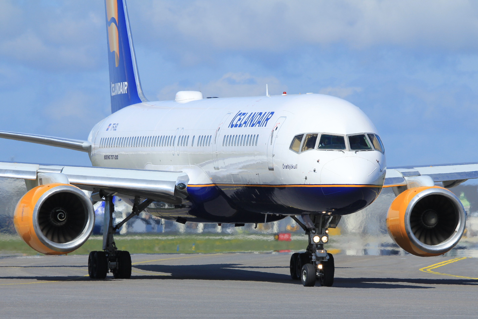 TF-ISL (25295) 1992 Boeing 757-223(WL)
