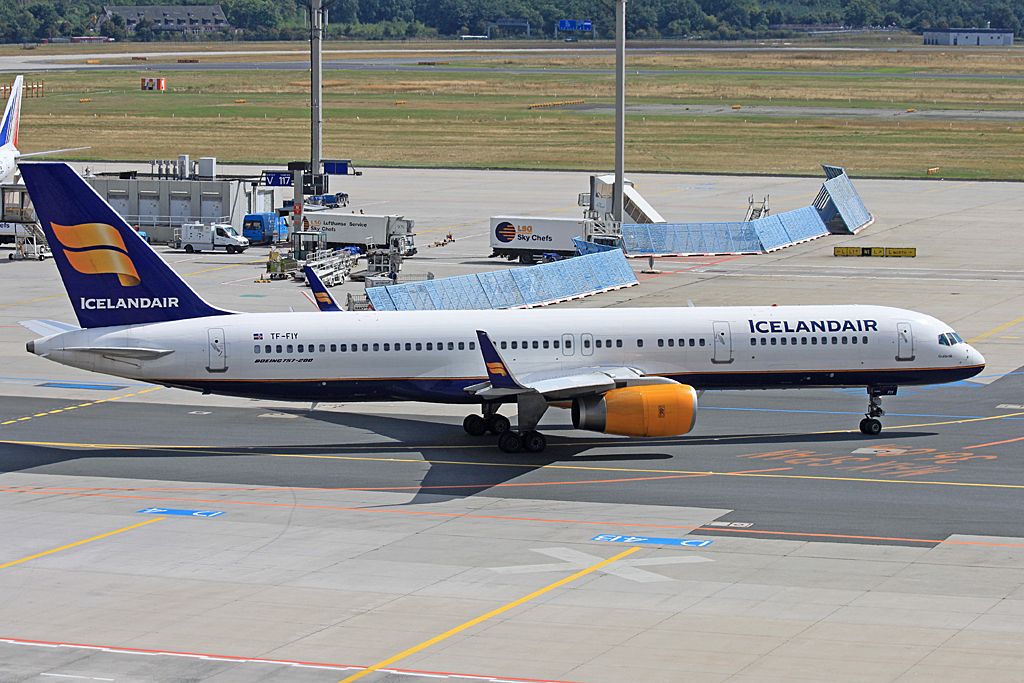 TF-FIY, (cn 29312), Boeing 757-256