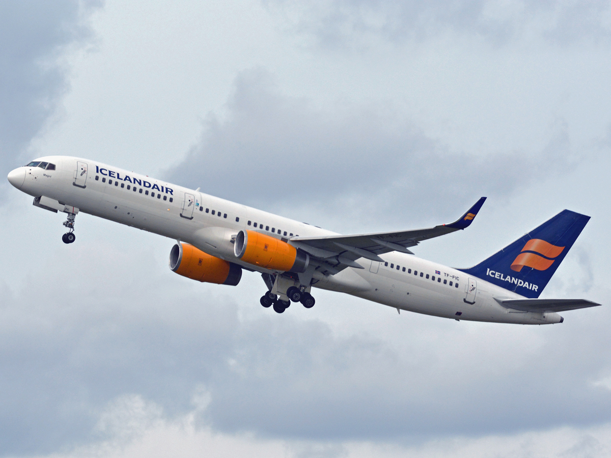TF-FIC (30735) 2000 Boeing 757-23N(WL)