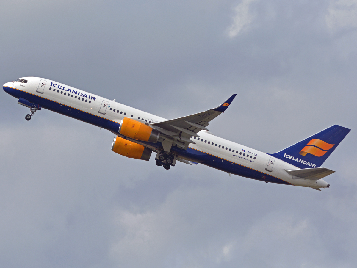 TF-FIJ (25085) 1991 Boeing 757-208(WL)