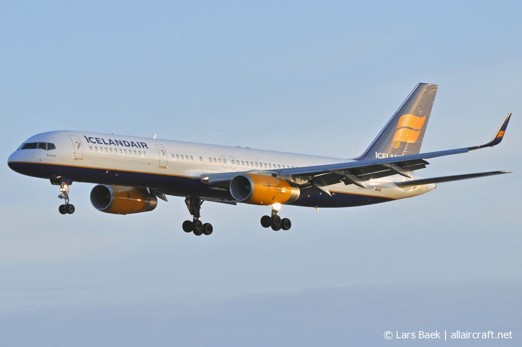 TF-FIJ (25085) 1991 Boeing 757-208(WL)