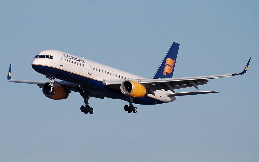 TF-FIP (30423) 2000 Boeing 757-208(WL)