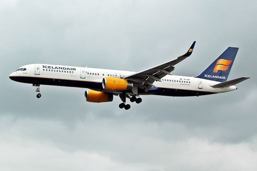TF-FIP (30423) 2000 Boeing 757-208(WL)