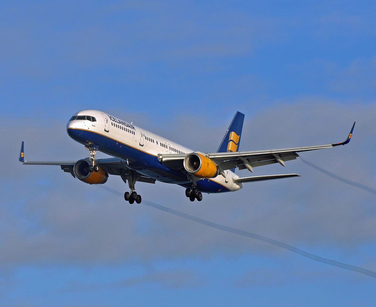 TF-FIV (30424) 2001 Boeing 757-208(WL)