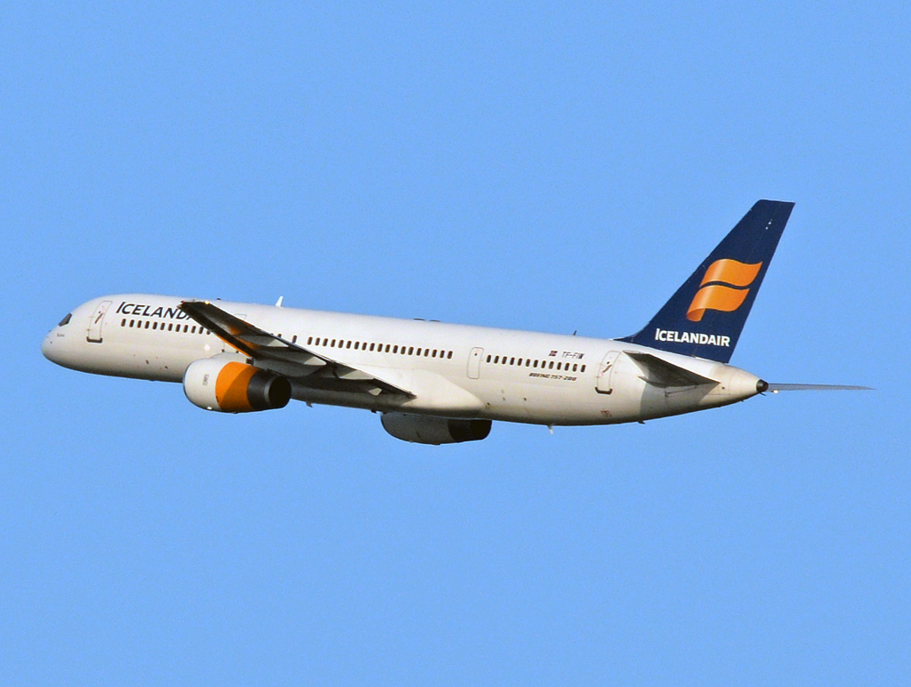 TF-FIW (24838) 1990 Boeing 757-27B
