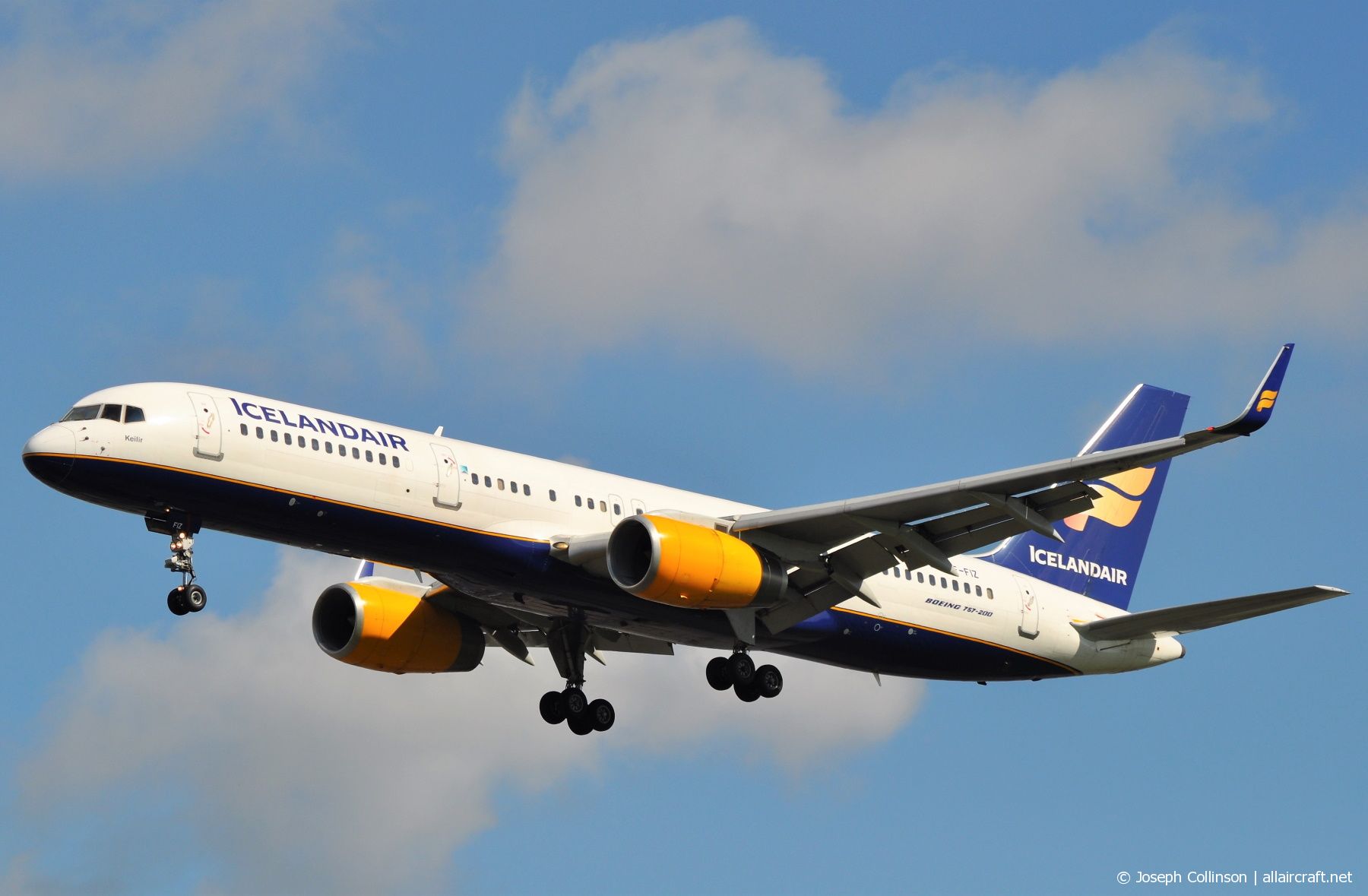 TF-FIZ (30052) 2000 Boeing 757-256(WL)