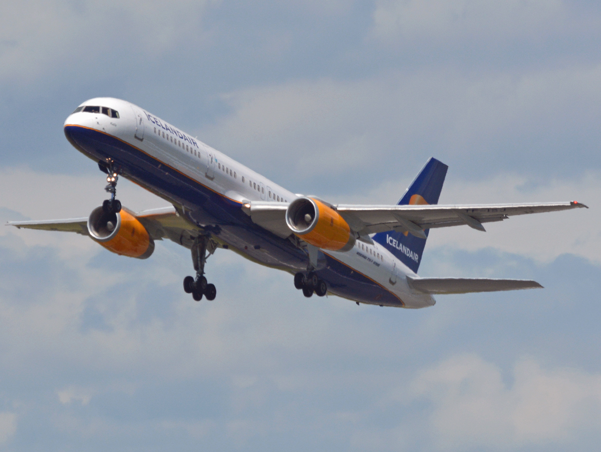 TF-ISJ (26249) 1999 Boeing 757-256