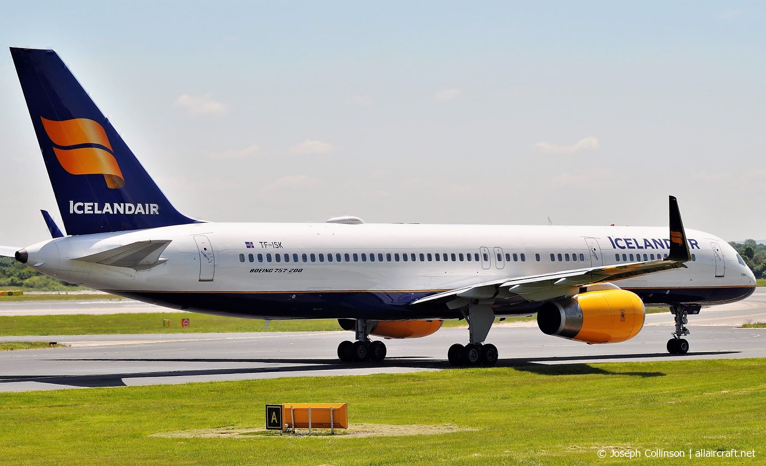 TF-ISK (24606) 1991 Boeing 757-223(WL)