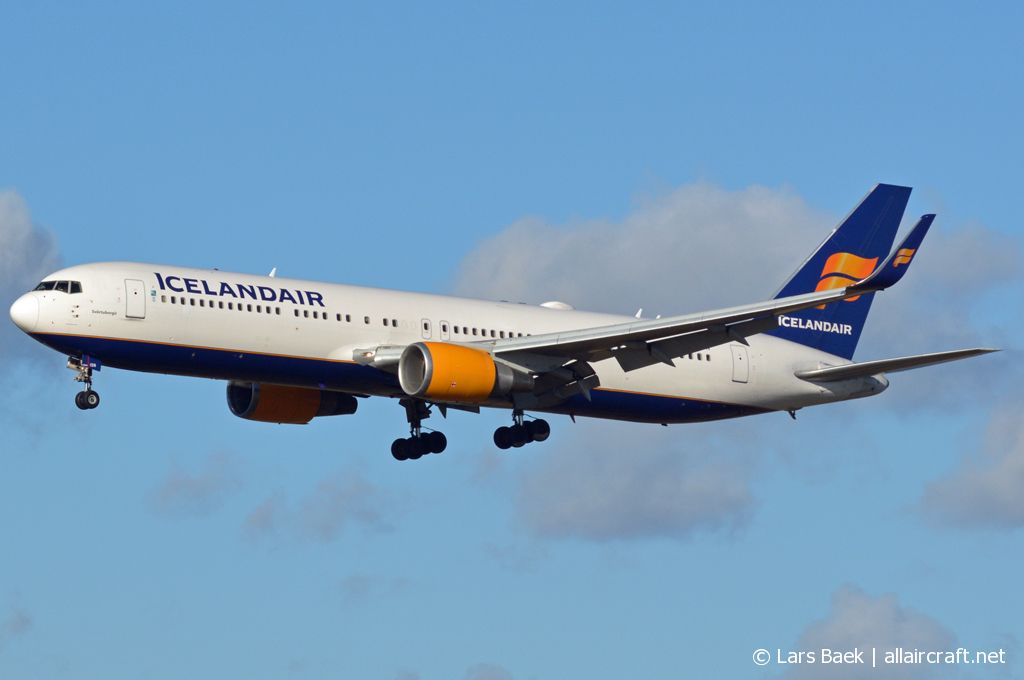 TF-ISN (30586) 2000 Boeing 767-319(ER)(WL)