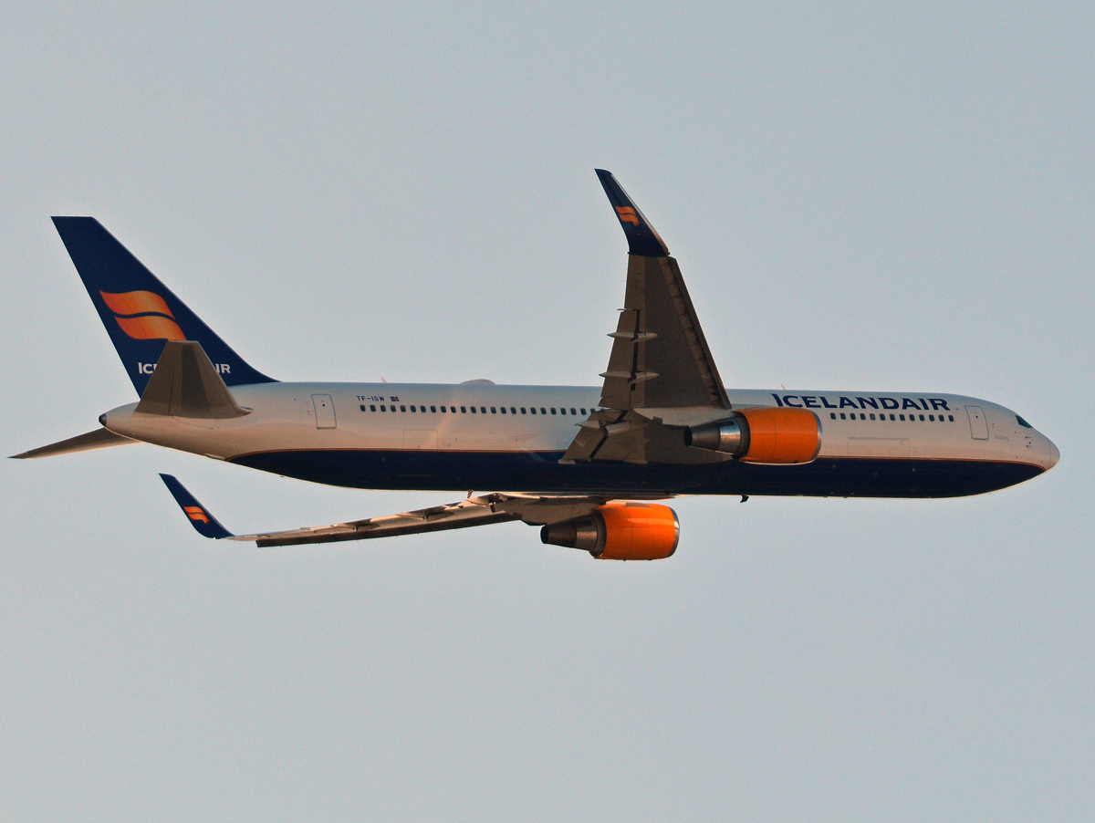 TF-ISW (28745) 1997 Boeing 767-319(WL)