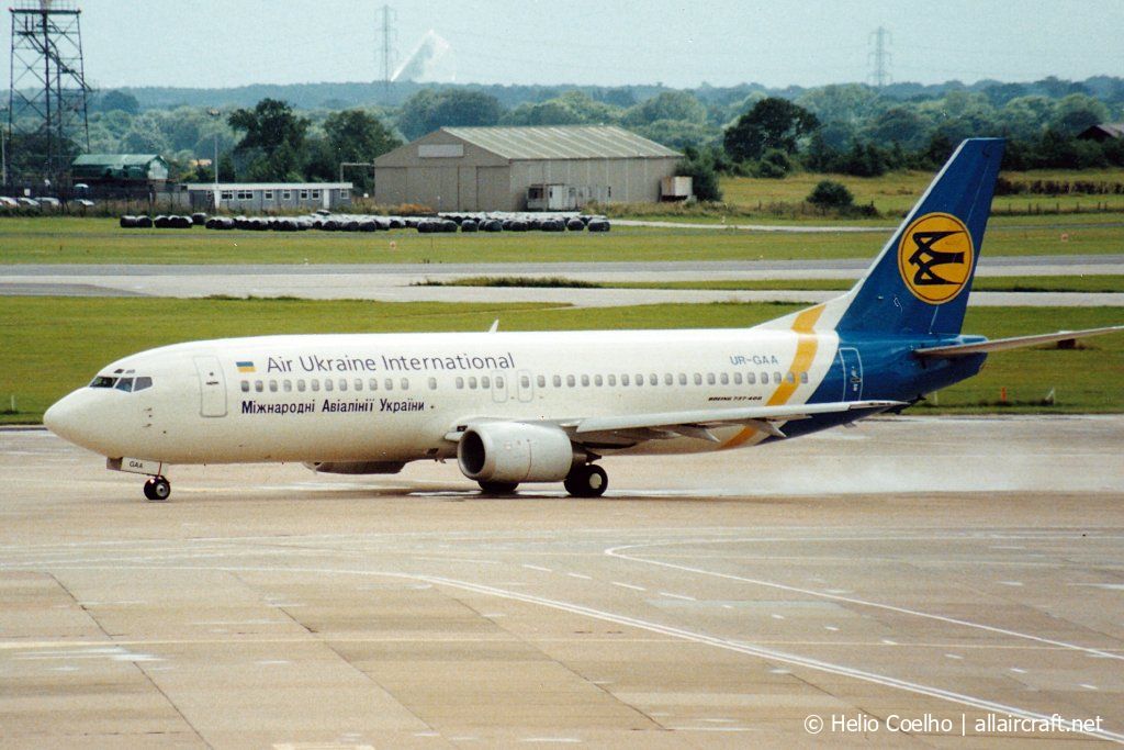 UR-GAA (26069) 1992 Boeing 737-4Y0
