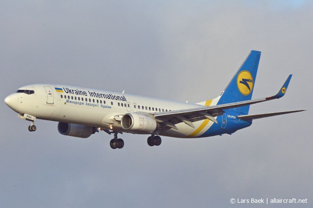 UR-PSH (29040) 2000 Boeing 737-85R(WL)