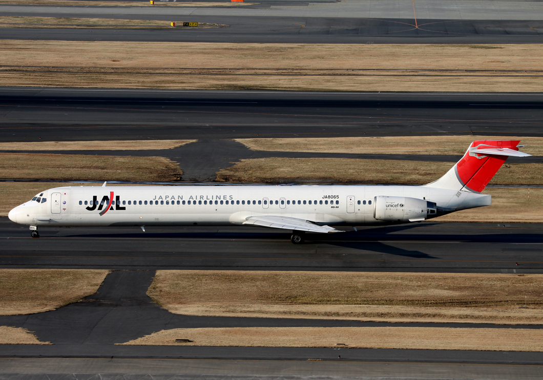 JA8065 (53355) McDonnell Douglas MD-90-30