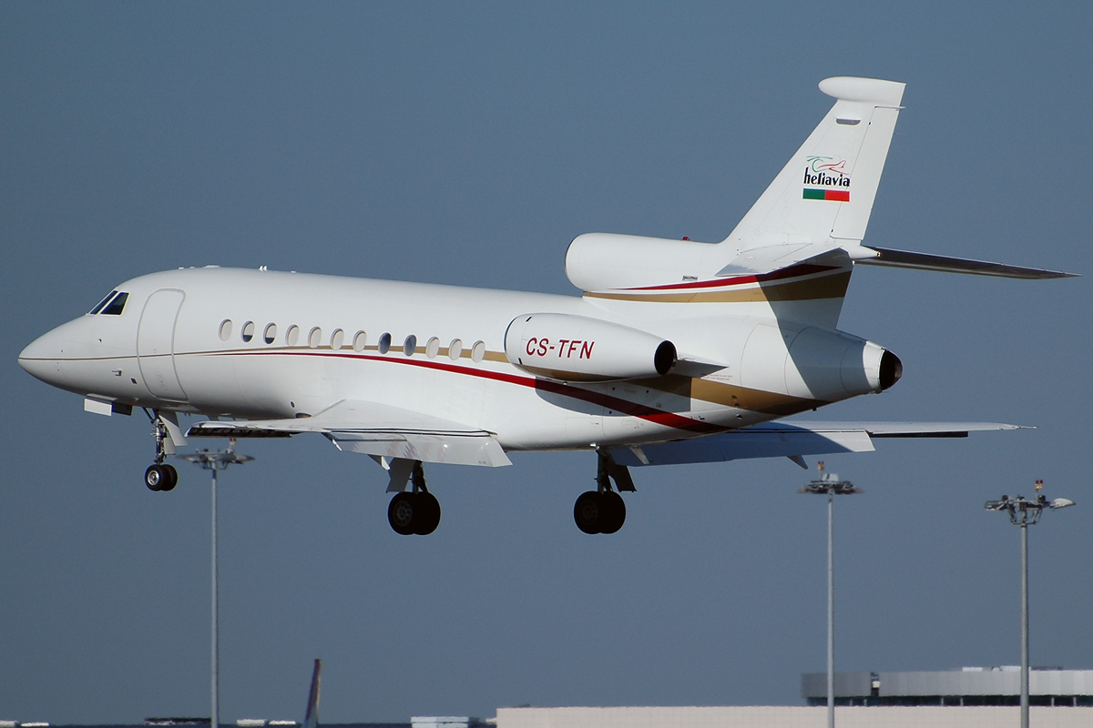 CS-TFN (66) 1990 Dassault Falcon 900B