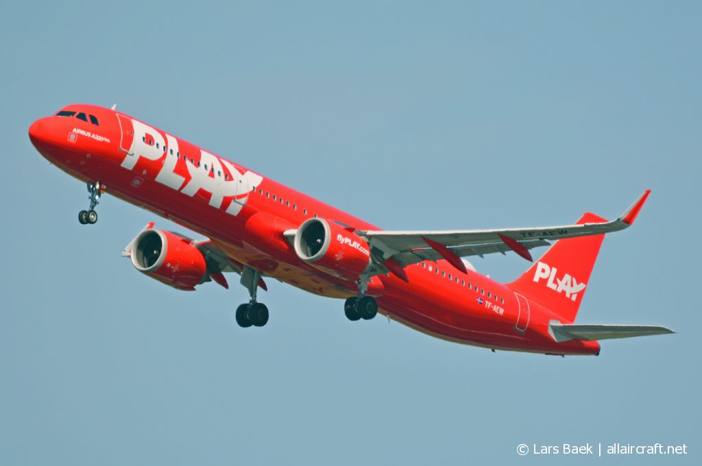 TF-AEW (8008) 2018 Airbus A321-251N