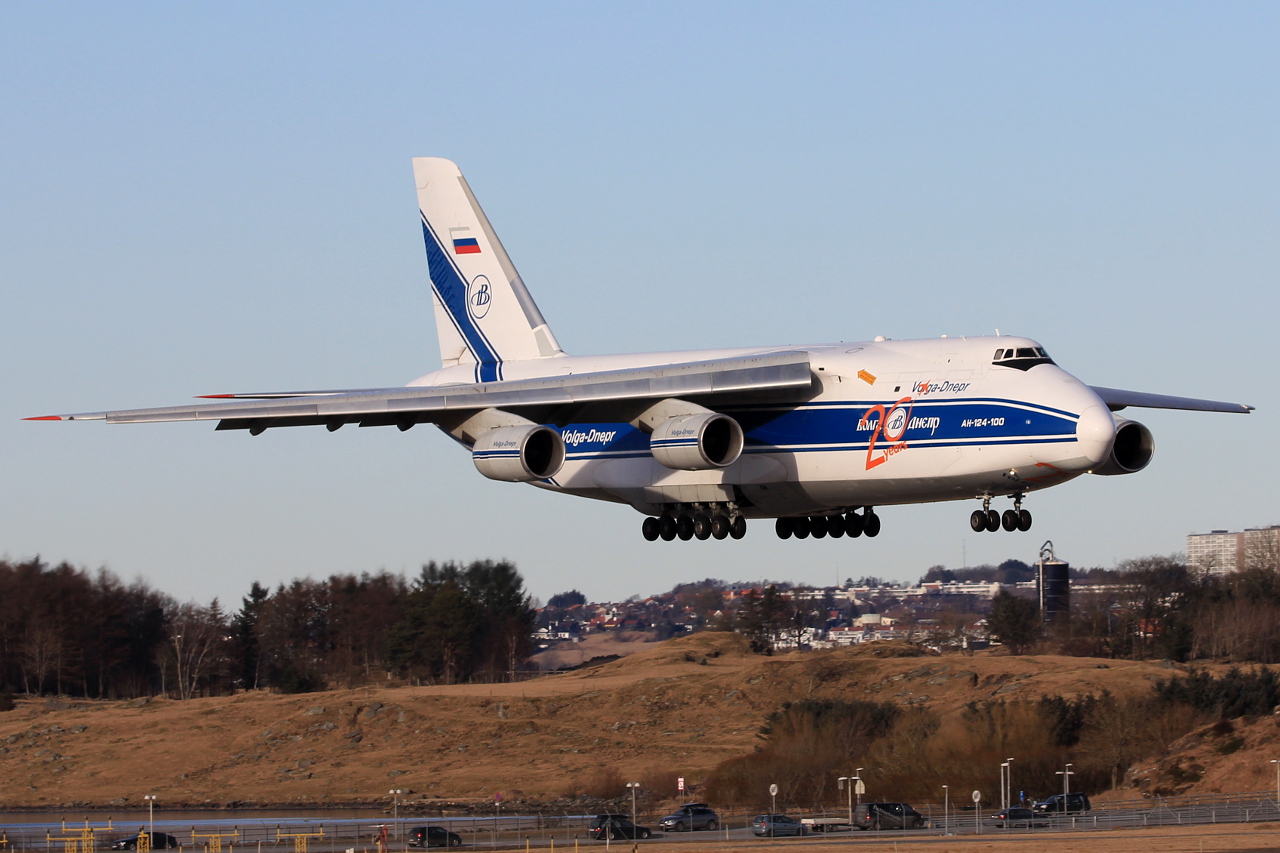 RA-82078 (9773054559153) 1996 Antonov An-124-100