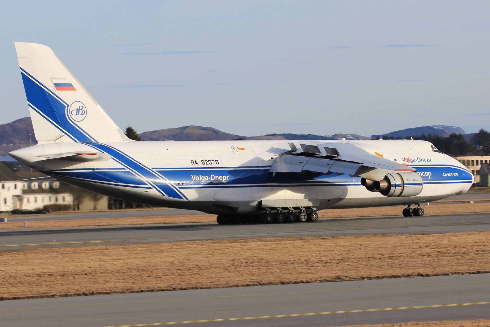 RA-82078 (9773054559153) 1996 Antonov An-124-100