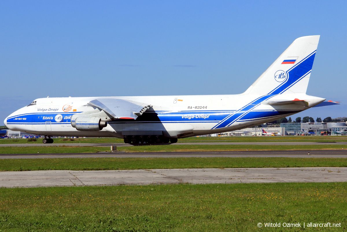 RA-82044 (9773054155109) 1991 Antonov An-124-100