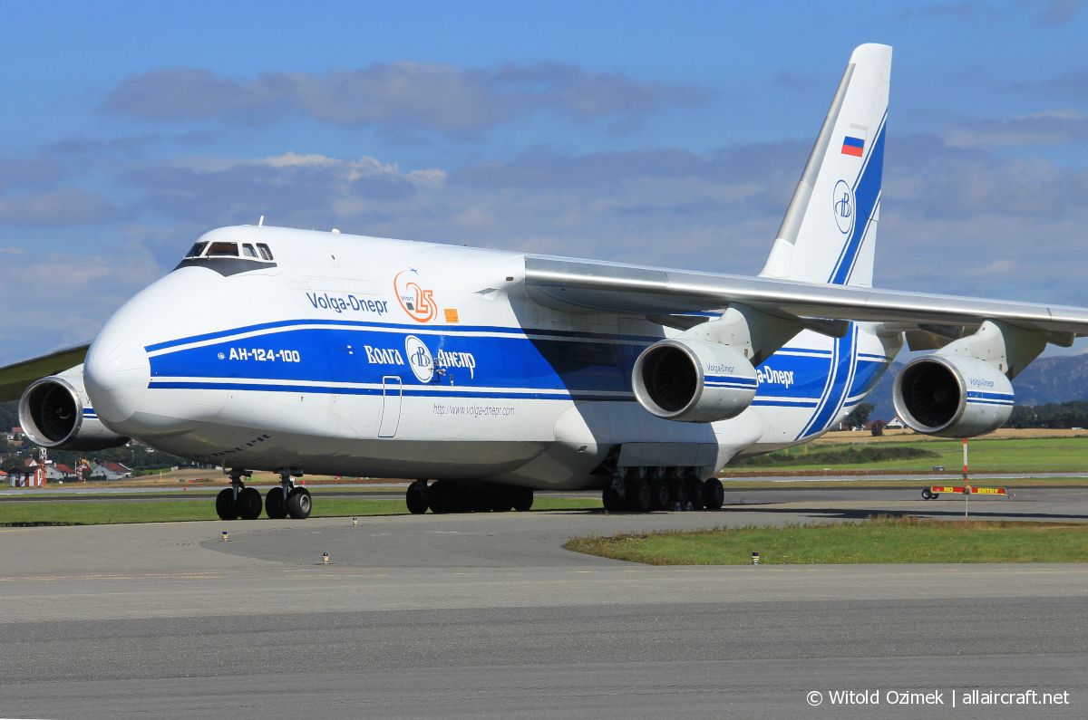 RA-82044 (9773054155109) 1991 Antonov An-124-100