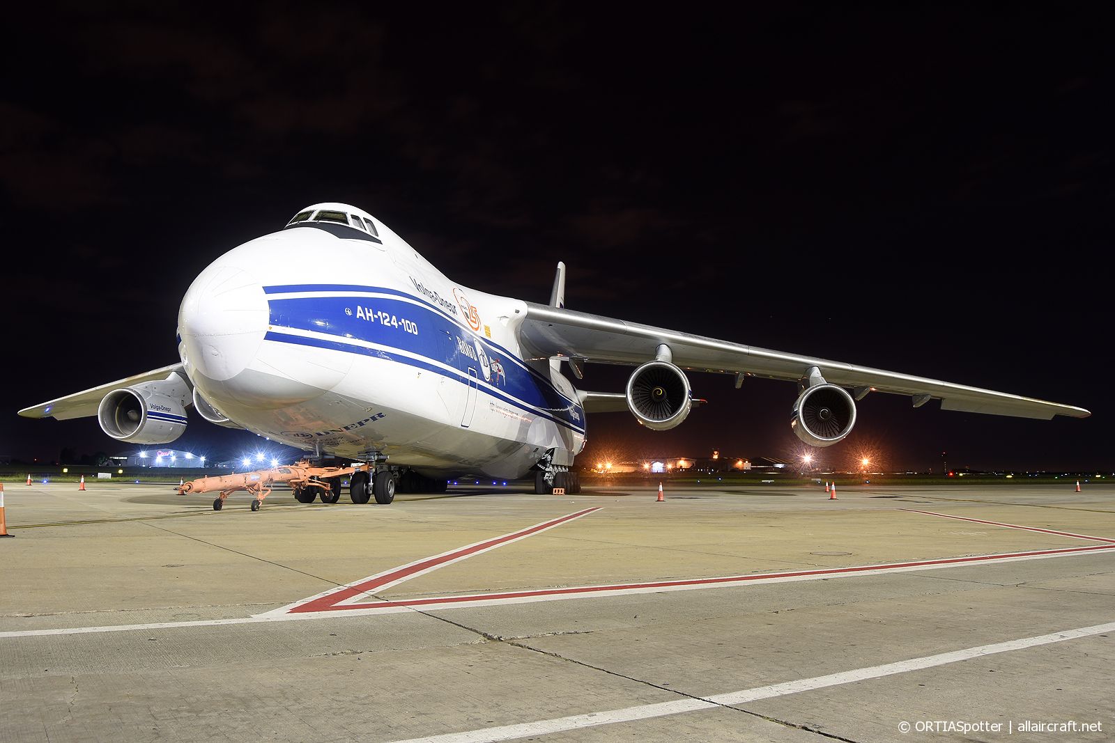 RA-82045 (9773052255113) 1992 Antonov An-124-100