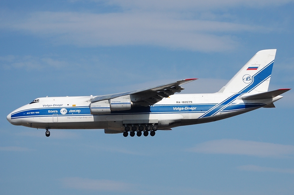 RA-82079 (9773052062157) 2000 Antonov An-124-100