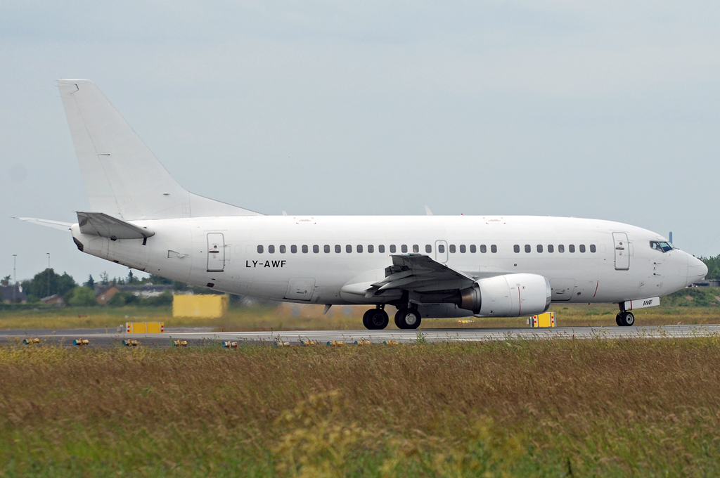LY-AWF (cn 26707) Boeing 737-522