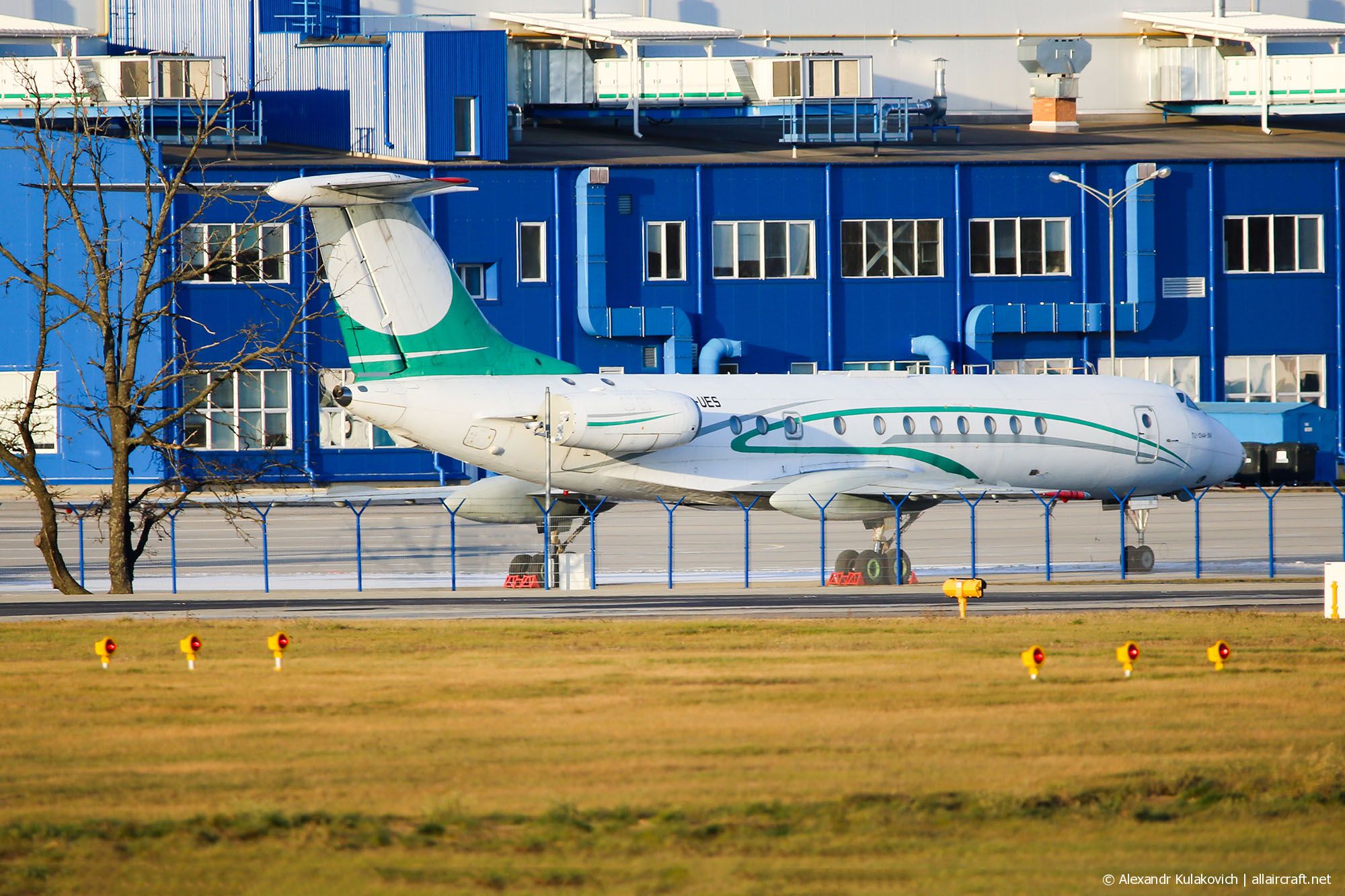 UR-UES (66472) 1987 Tupolev Tu-134A-3M