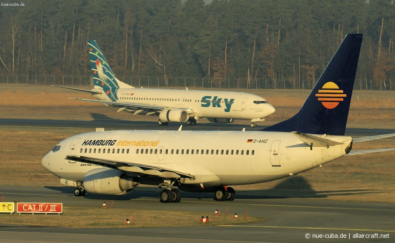 D-AHIC (30617) 2001 Boeing 737-7BK