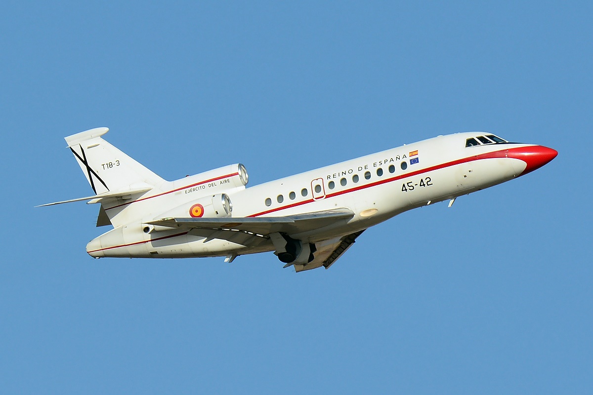 T18-3 (077) 1989 Dassault Falcon 900B