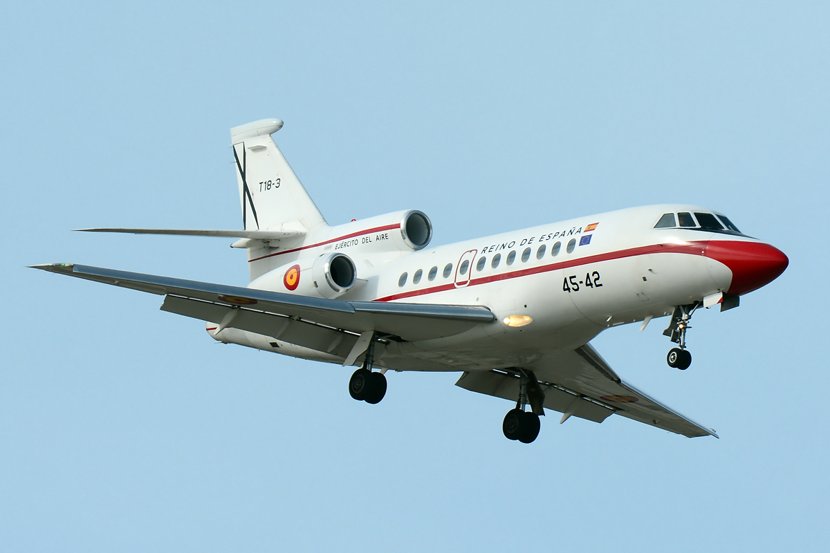 T18-3 (077) 1989 Dassault Falcon 900B
