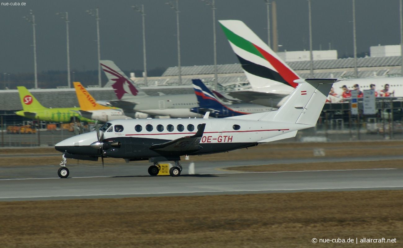 OE-GTH (FL-702) 2010 Beechcraft B300 King Air 350