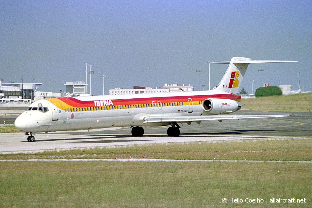 EC-FLN (53303) 1992 McDonnell Douglas MD-88