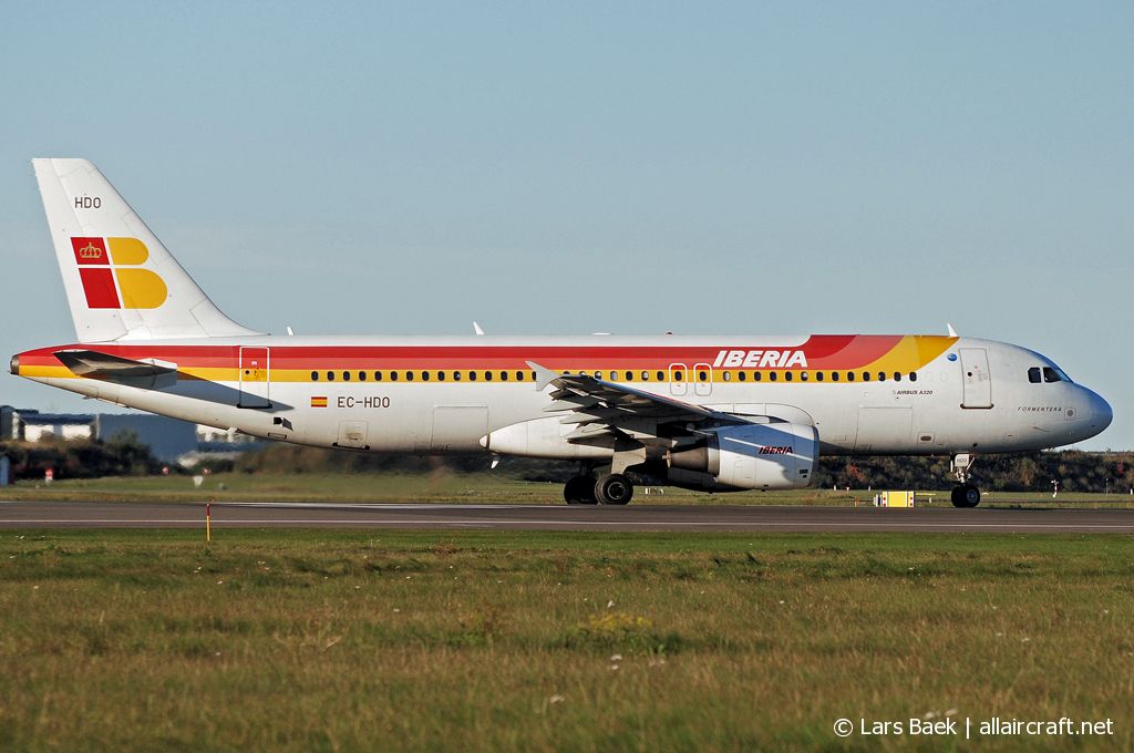 EC-HDO (1099) 1999 Airbus A320-214
