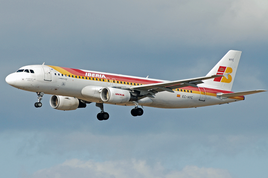 EC-HYC (1262) 2000 Airbus A320-214