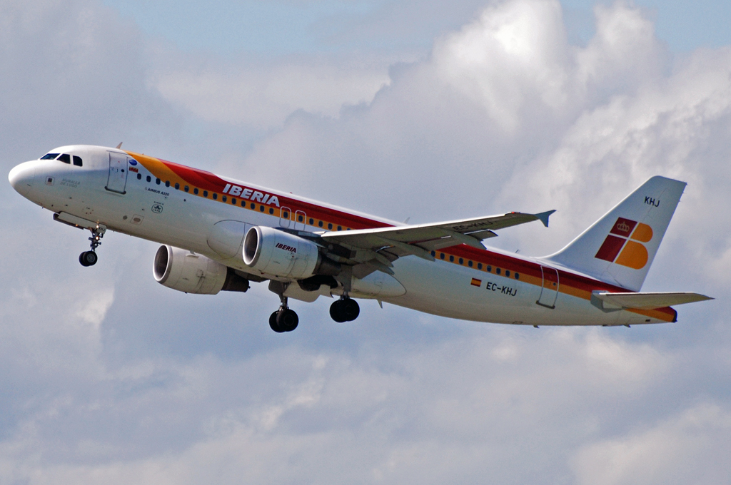 EC-KHJ (2347) 2004 Airbus A320-214