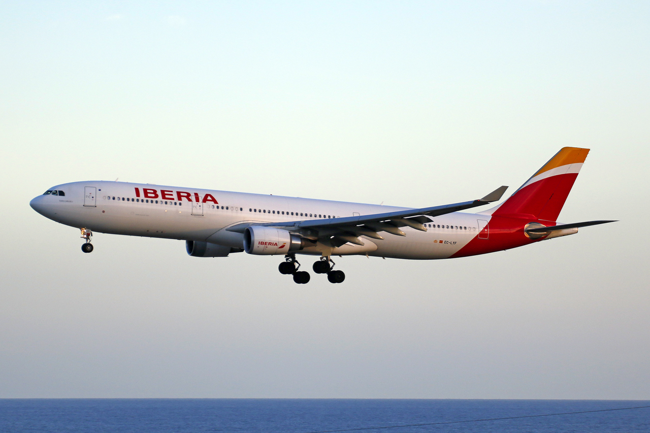 EC-LYF (1437) 2013 Airbus A330-302