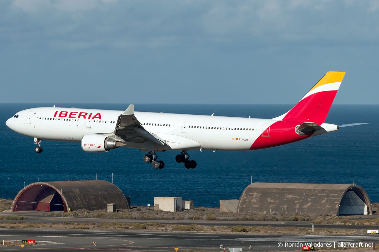 EC-LUB (1377) 2013 Airbus A330-302