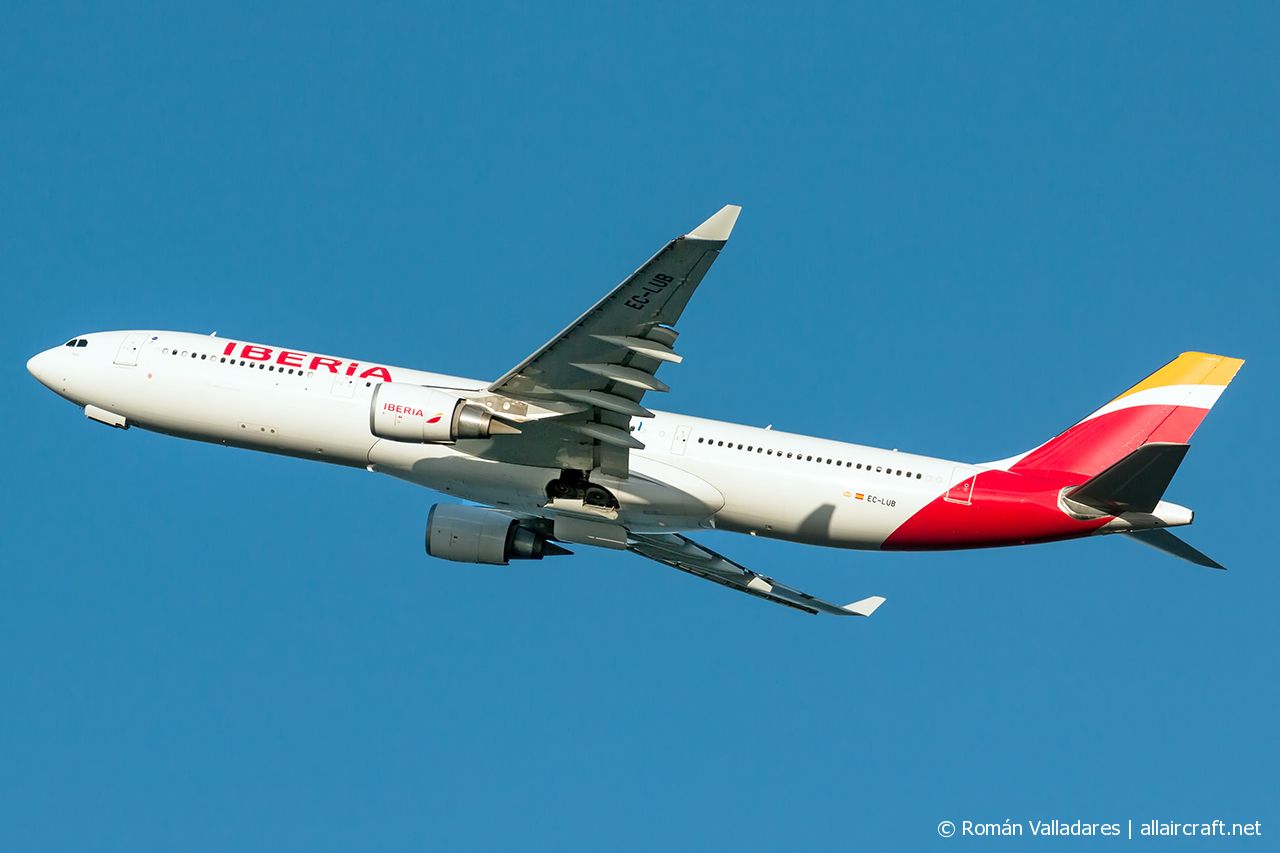 EC-LUB (1377) 2013 Airbus A330-302