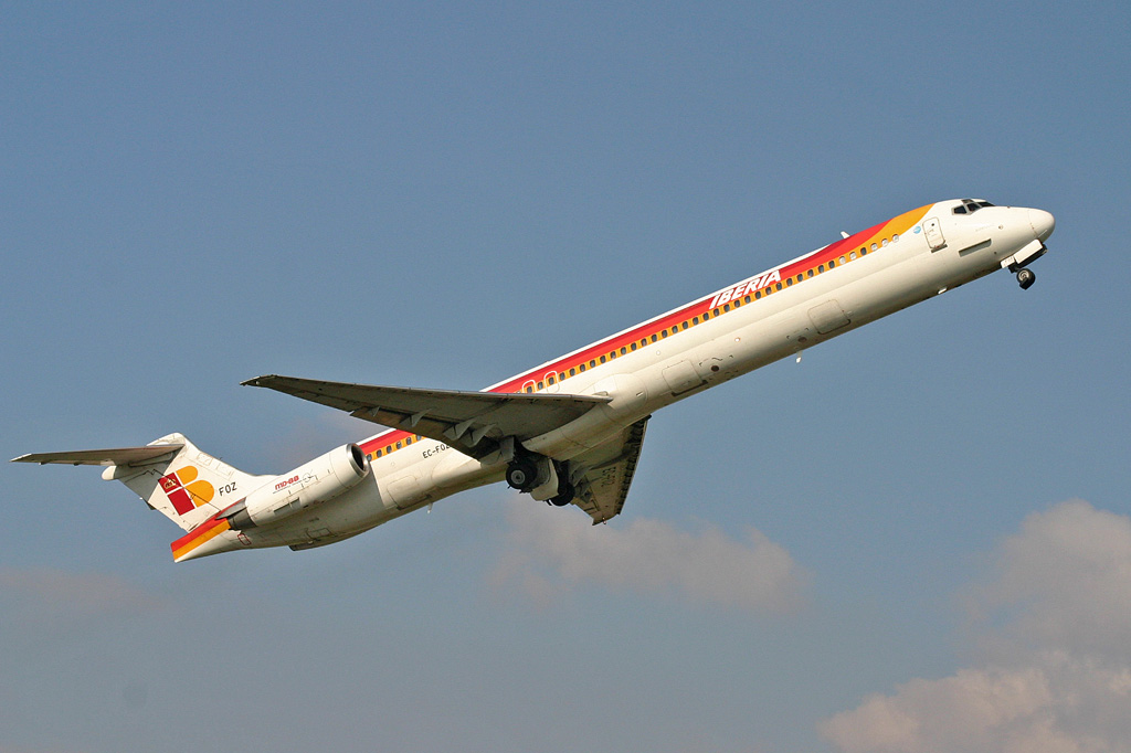 EC-FOZ (53308) McDonnell Douglas MD-88