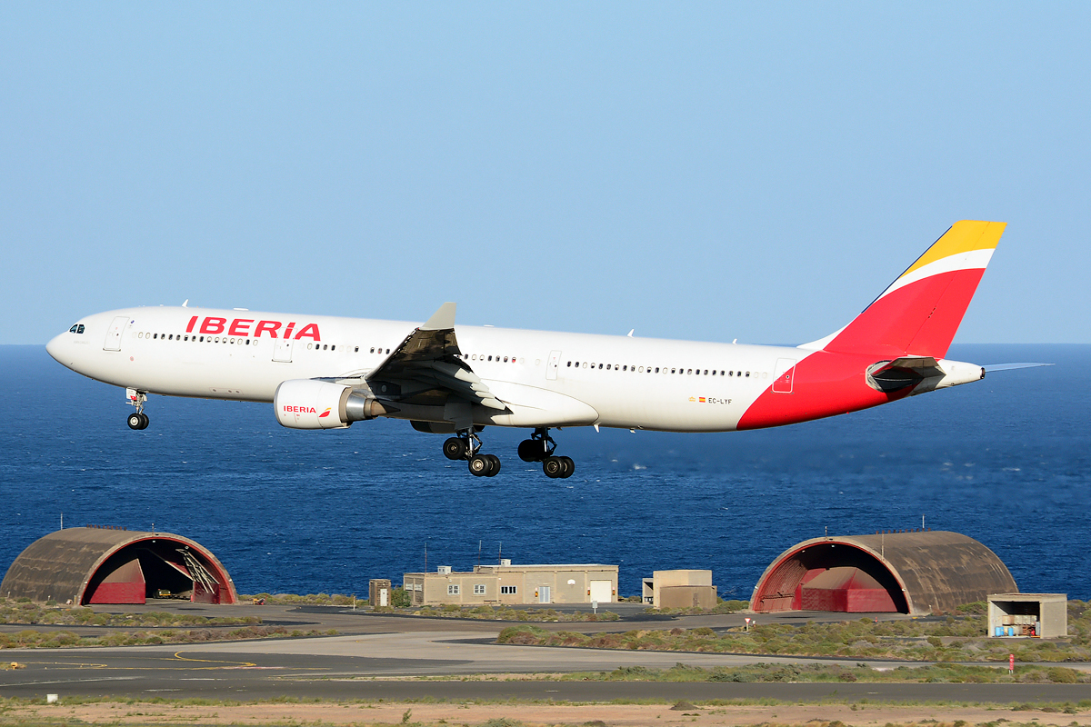 EC-LYF (1437) 2013 Airbus A330-302