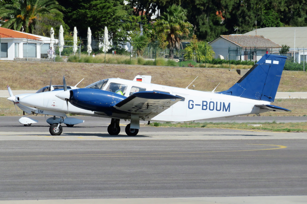 G-BOUM · Piper PA-34-200T Seneca II · (LPCS)