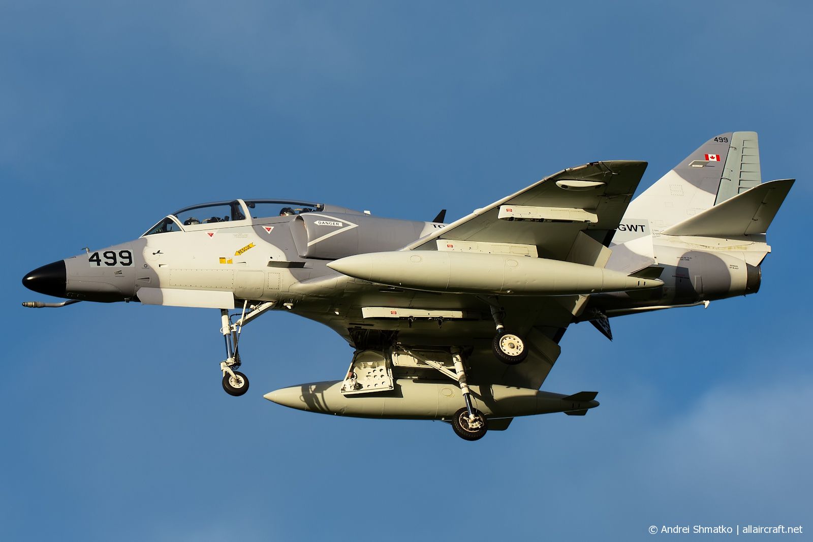 C-FGWT / 499 1966 McDonnell Douglas TA-4J