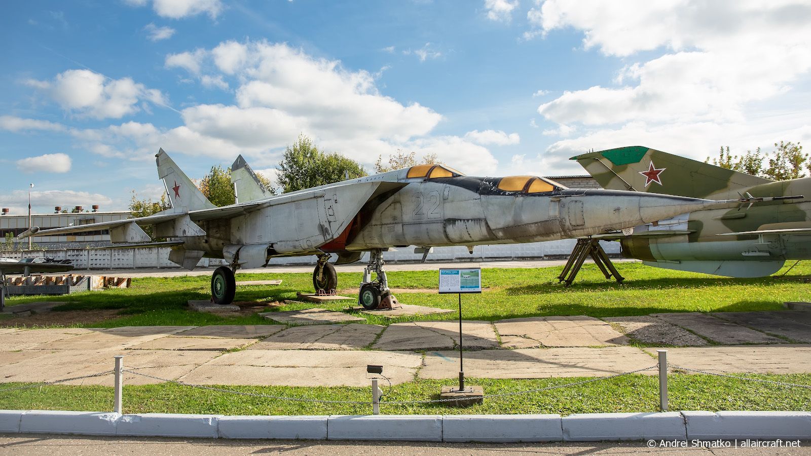 22 (22040578) Mikoyan-Gurevich MiG-25PU-SOTN