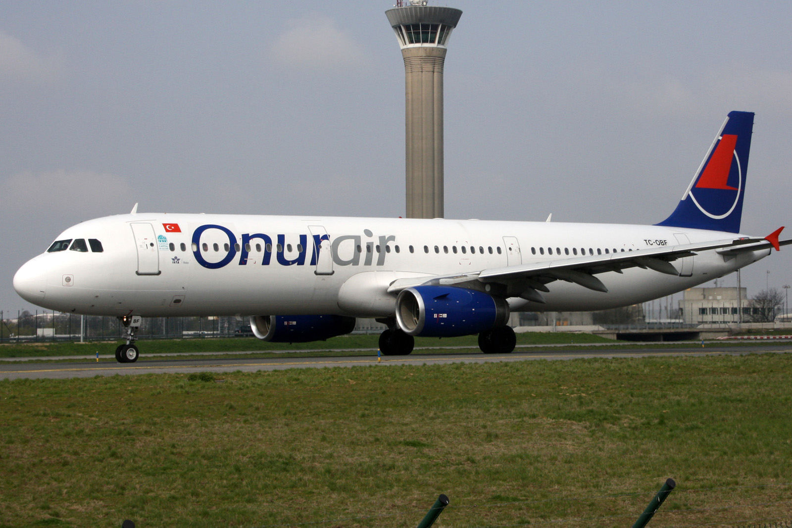 TC-OBF (963) 1999 Airbus A321-231
