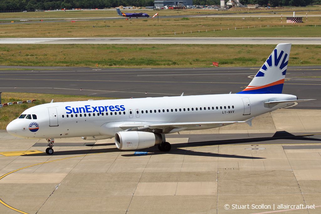 LY-NVV (2085) 2003 Airbus A320-232